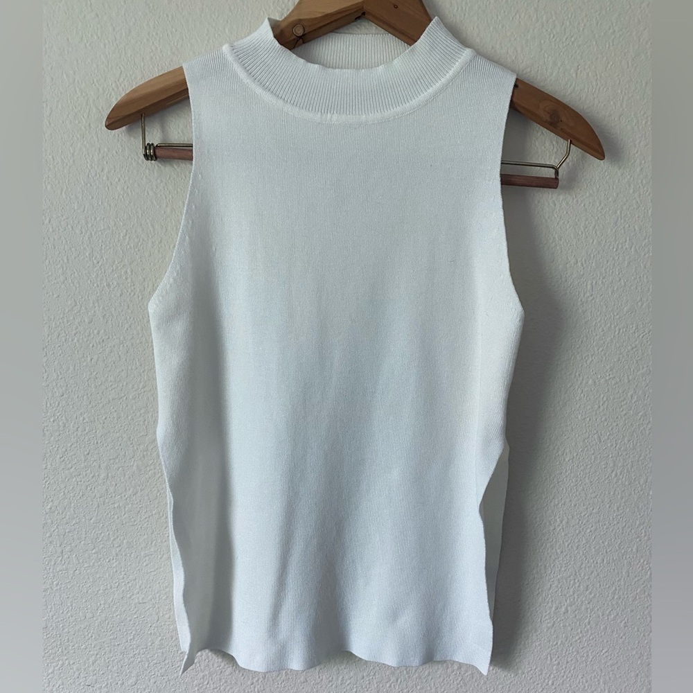 Crescent Women’s Modern Ribbed Mockneck  White Tank Top w/Side Splits Size Small
